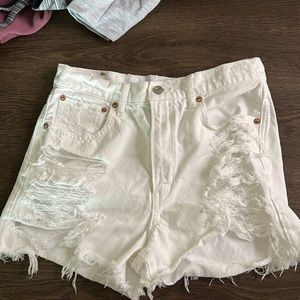 American eagle 90s boyfriend shorts. White size 6.
